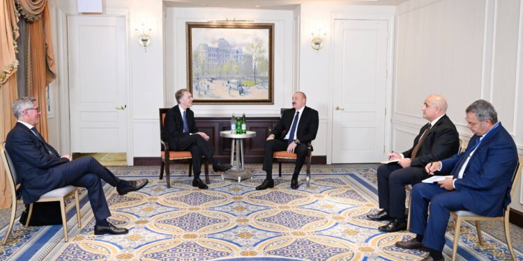 İlham Əliyev Nyu-Yorkda “Brookfield Asset Management” şirkətinin baş icraçı direktoru ilə görüşüb