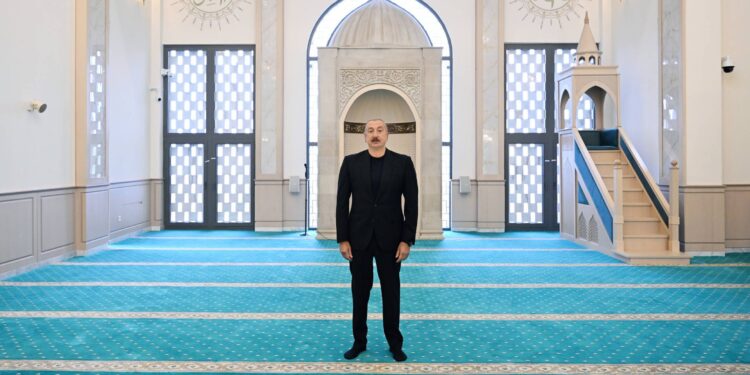 İlham Əliyev Hadrut qəsəbəsində inşa edilmiş məscidin açılışı olub