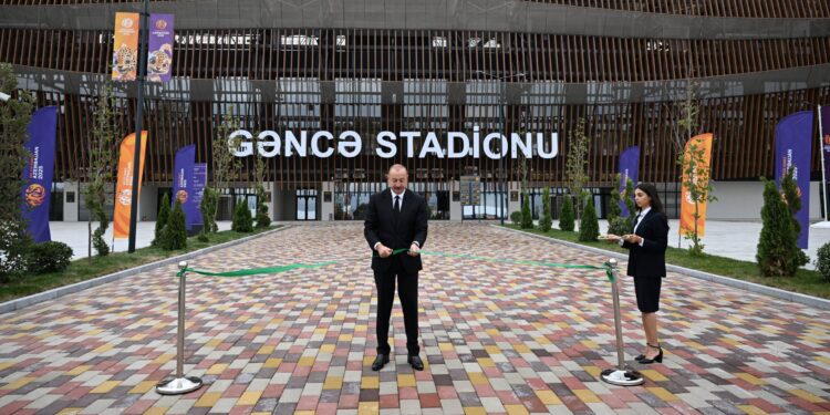 İlham Əliyev Gəncə şəhər stadionunun açılışında iştirak edib