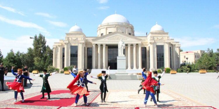 “Qərbi azərbaycanlı irsinə səyahət” adlı tədbir keçirilib