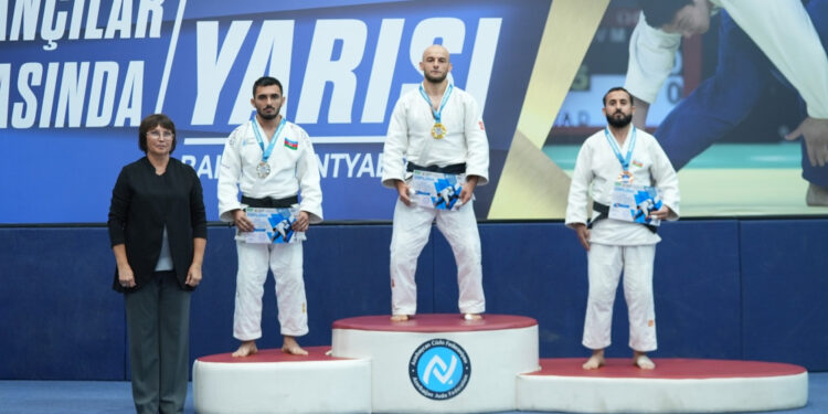 Veteran idmançılar arasında cüdo yarışı keçirilib