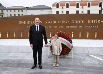 İlham Əliyev Gəncə Memorial Kompleksinin açılışında iştirak edib