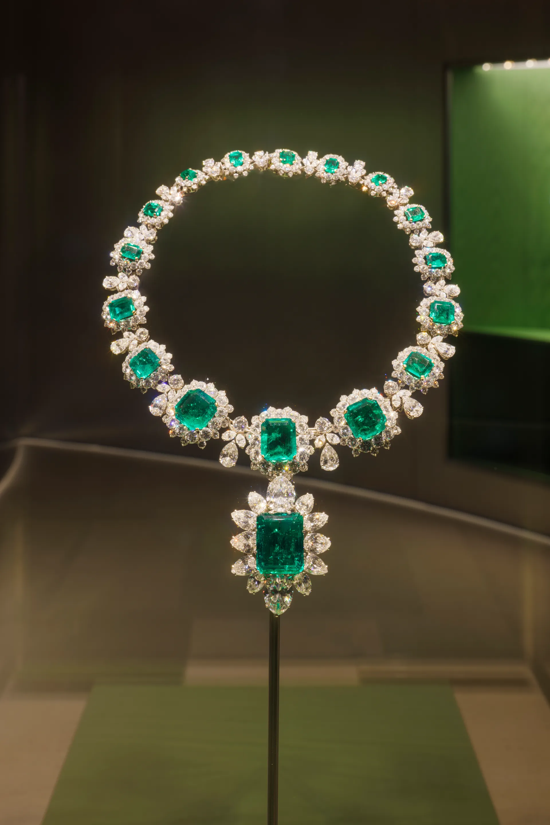 "Bulgari" Tokioda ən geniş sərgisini açıb