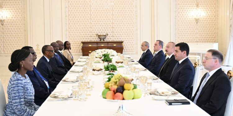 İlham Əliyevin Ruanda Prezidenti ilə nahar əsnasında geniş tərkibdə görüşü