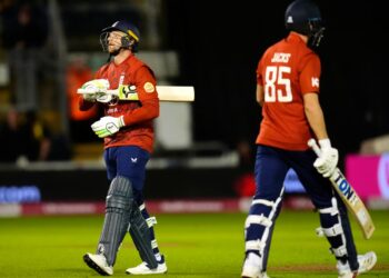 İngiltərə yağışla yarıda qalan oyun