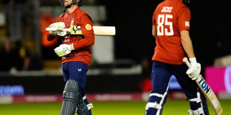 İngiltərə yağışla yarıda qalan oyun