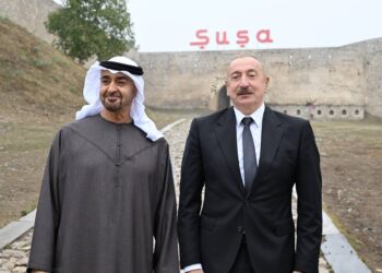 Azərbaycanın və Birləşmiş Ərəb Əmirliklərinin prezidentləri Şuşa qalasının önündə foto çəkdiriblər