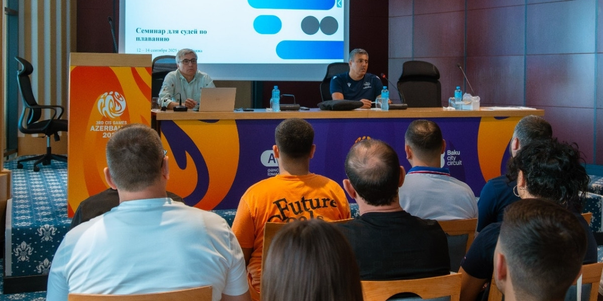 Üzgüçülük hakimləri üçün seminar keçirildi