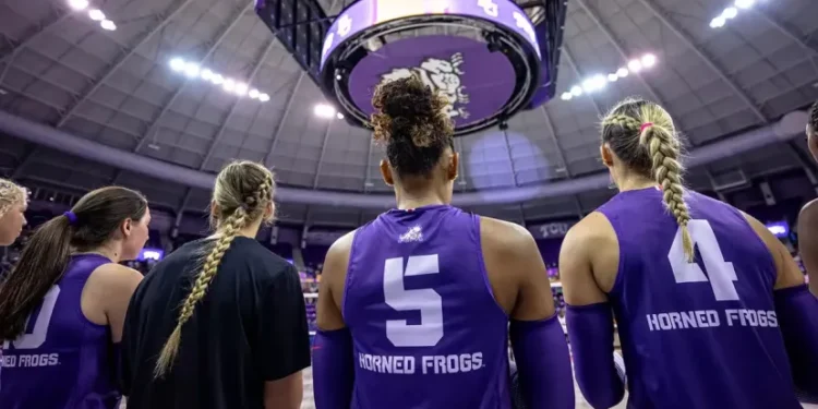 “TCU” qadın voleybol komandası “Penn State” üzərində böyük qələbə qazandı