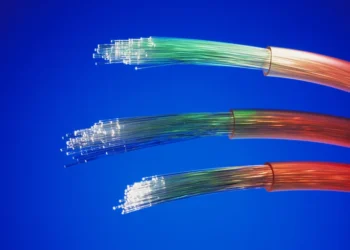 Daha sürətli internet üçün “hava kanallı” optik liflər