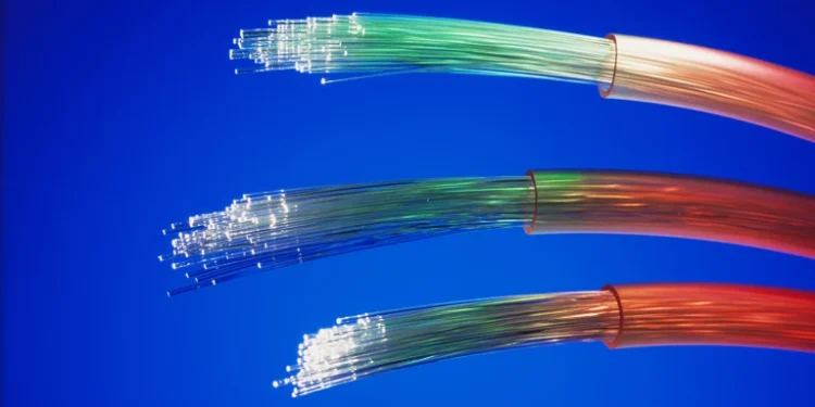Daha sürətli internet üçün “hava kanallı” optik liflər