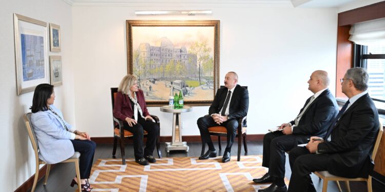 İlham Əliyev Nyu-Yorkda “Franklin Templeton” şirkətinin baş icraçı direktoru və prezidenti ilə görüşüb