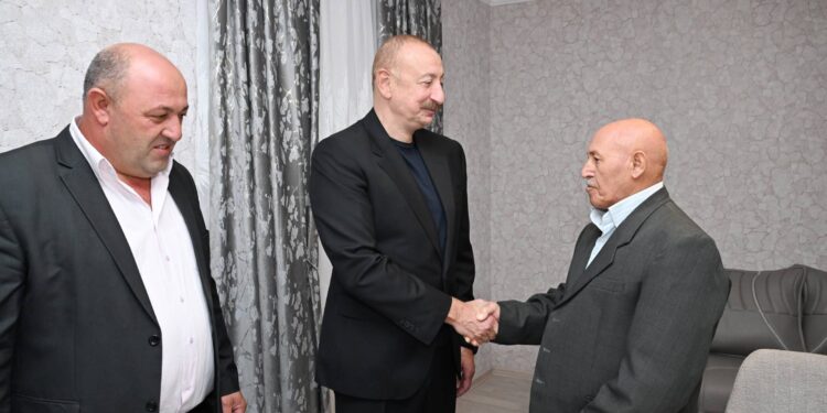 İlham Əliyev Xocavənd rayonunun Qırmızı Bazar qəsəbəsində olub