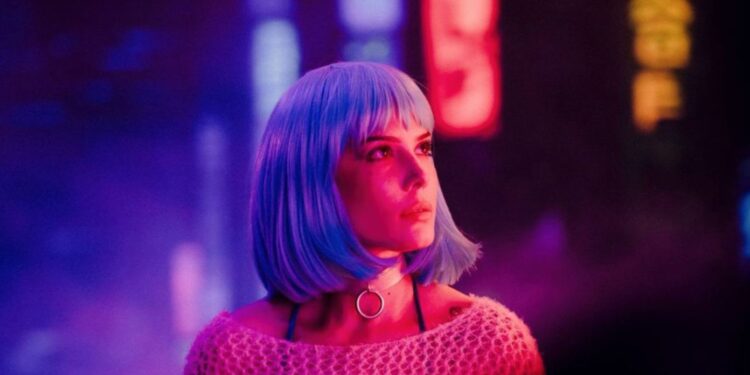 Halsey dünya turuna çıxır.