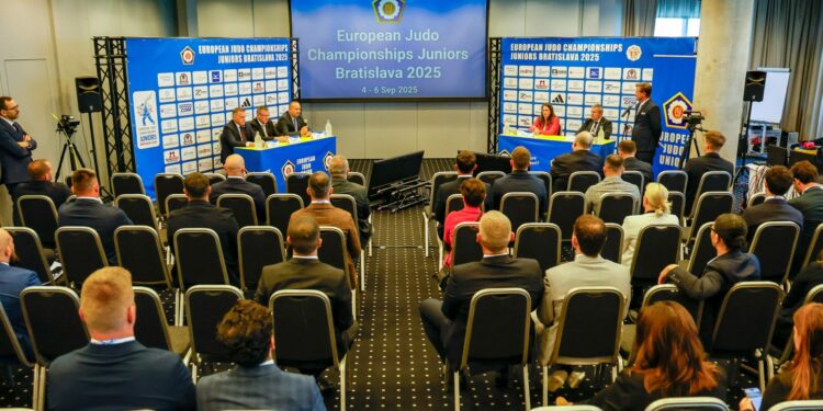 Gənclər arasında Avropa çempionatının püşkatma mərasimi keçirilib