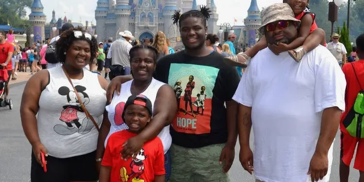 “Katrina faciəsi” nəticəsində bir ailə 1,043 mil uzağa köçməyə məcbur oldu