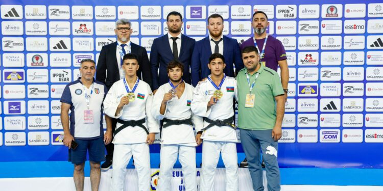 Azərbaycan komandası birinci oldu