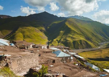 Şahdağ dil qrupuna aid xalqlar : Xınalıq