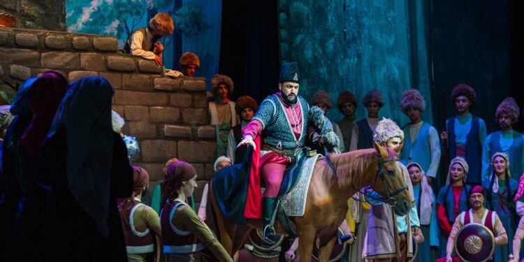 Üzeyir Hacıbəyli festivalının təntənəli bağlanış mərasimi “Koroğlu” operasının yeni quruluşda təqdimatı ilə yadda qalıb
