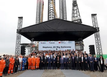 “Neptun” özüqalxan qazma qurğusunun dənizə yola salınması münasibətilə mərasim keçirilib