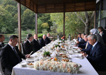 Qəbələdə TDT-nin Zirvə Görüşündə iştirak edən dövlət və hökumət başçılarının şərəfinə rəsmi nahar verilib