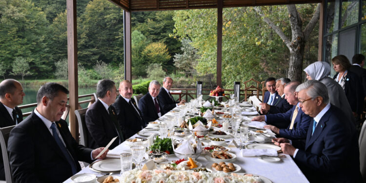 Qəbələdə TDT-nin Zirvə Görüşündə iştirak edən dövlət və hökumət başçılarının şərəfinə rəsmi nahar verilib