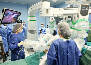 Azərbaycan və Çin həkimləri tarixi əməliyyat keçiriblər