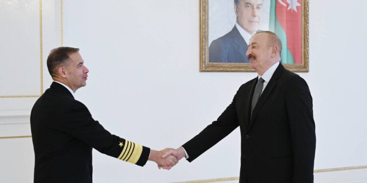 İlham Əliyev ABŞ Mərkəzi Komandanlığının komandanını qəbul edib