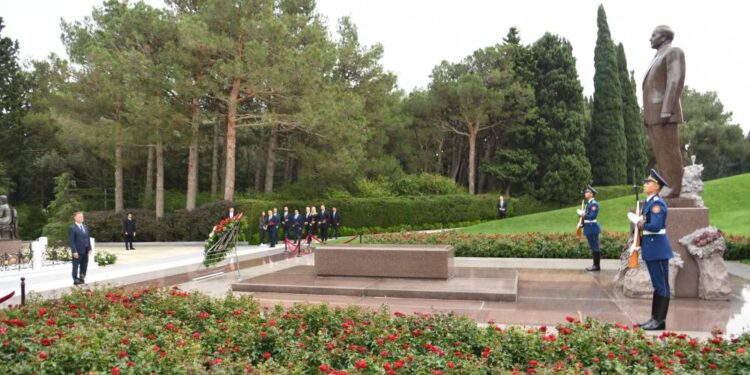 Xorvatiya Parlamentinin sədri Fəxri xiyabanı və Şəhidlər xiyabanını ziyarət edib