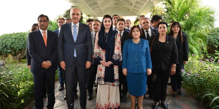 Pakistanın Pəncab əyalətinin baş naziri ilə görüşdə