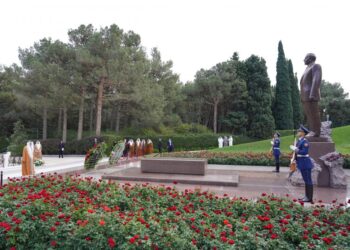 Birləşmiş Ərəb Əmirlikləri Federal Milli Şurasının sədri Fəxri xiyabanı və Şəhidlər xiyabanını ziyarət edib