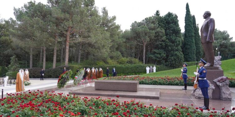 Birləşmiş Ərəb Əmirlikləri Federal Milli Şurasının sədri Fəxri xiyabanı və Şəhidlər xiyabanını ziyarət edib