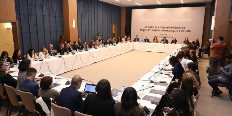 “WUF13-ə doğru: QHT-lər üçün yeni imkanlar” adlı panel müzakirəsi keçirilib