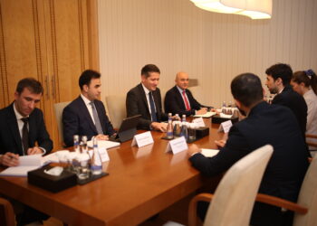 Maliyyə Nazirliyində Böyük Britaniya nümayəndə heyəti ilə görüş keçirilib