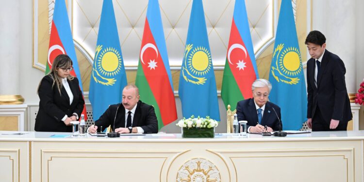 Azərbaycan-Qazaxıstan sənədləri mübadilə olunub