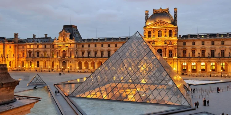 Luvrdan oğurlanmış bəzi qızıl-zinət əşyaları tapılıb