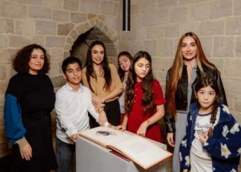 Leyla Əliyeva və Arzu Əliyeva “Eşqi-nur” sərgisində iştirak ediblər