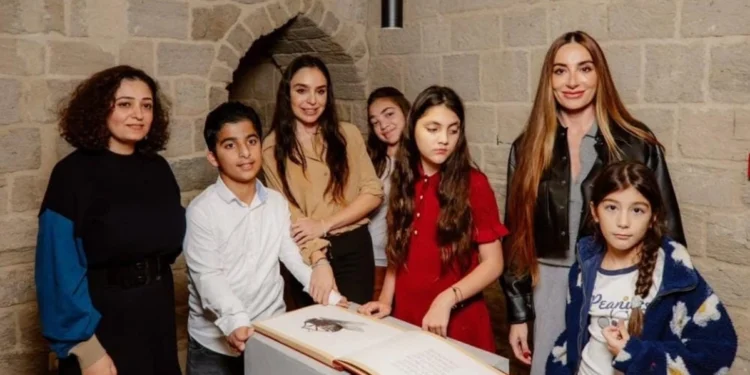 Leyla Əliyeva və Arzu Əliyeva “Eşqi-nur” sərgisində iştirak ediblər