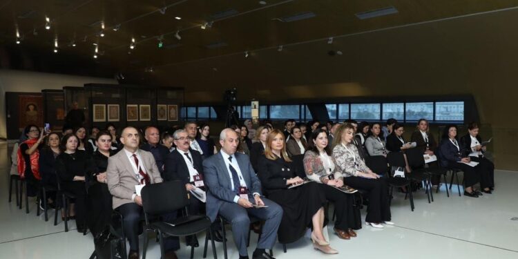 Azərbaycan Milli Xalça Muzeyində “Azərbaycan silahşünaslığının aktual problemləri” adlı birinci elmi-praktik konfrans keçirilib