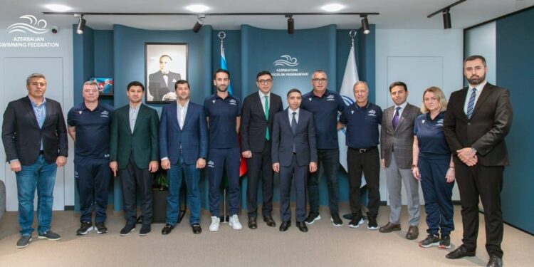 Fərid Qayıbov üzgüçülük federasiyasının rəhbərliyi ilə görüşüb