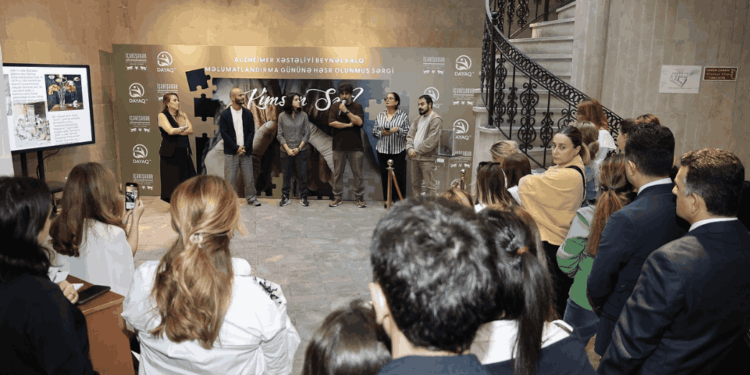 Bakı Fotoqrafiya Evində Alzheimer xəstəliyinə həsr olunmuş sərgi açılıb