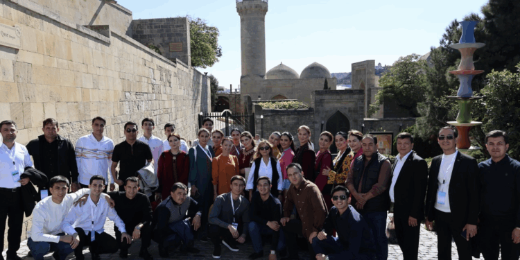 Türkmənistan Mədəniyyəti Günləri çərçivəsində mədəniyyət xadimləri İçərişəhəri ziyarət edib