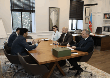 Rüfət Mahmud Pakistan İslam Respublikasının Multan bölgəsinin komissarı Əmir Kərim Xan ilə görüşüb