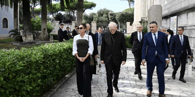 Mehriban Əliyeva Vatikanın Müqəddəs Pavel Bazilikasında bərpa və tikinti işləri ilə tanış olub