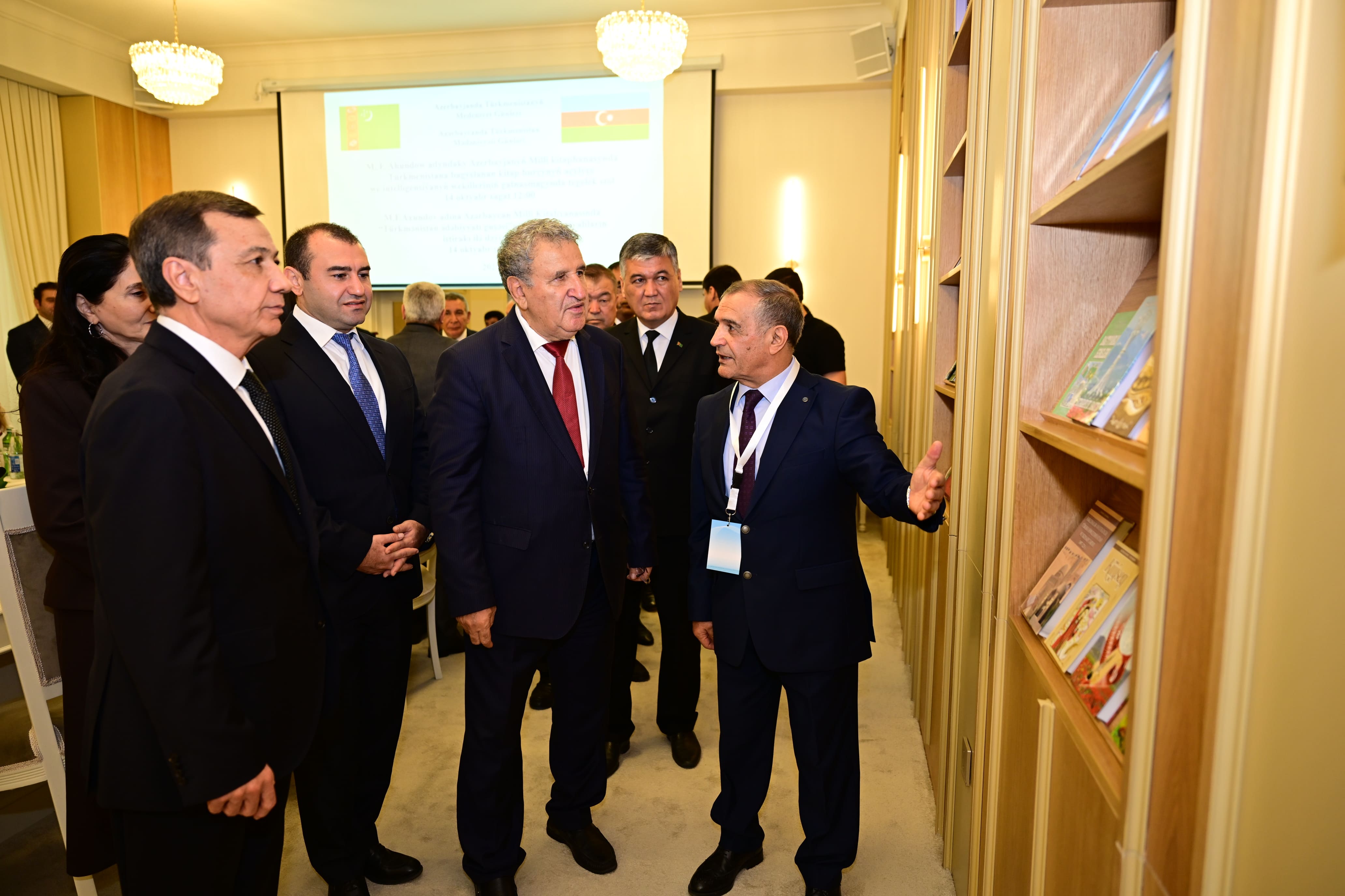 Azərbaycan Milli Kitabxanasında “Türkmənistan ədəbiyyatı guşəsi”nin açılışı olub
