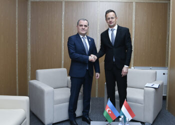 Nazir Ceyhun Bayramov Macarıstanın xarici işlər və ticarət naziri Piter Siyarto ilə görüşüb