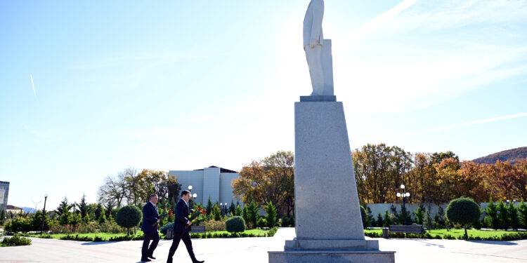 Mədəniyyət naziri Adil Kərimli Xızı şəhərində vətəndaşları qəbul edib