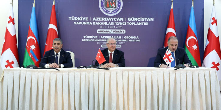 Azərbaycan, Gürcüstan və Türkiyə müdafiə nazirlərinin üçtərəfli görüşü keçirilib