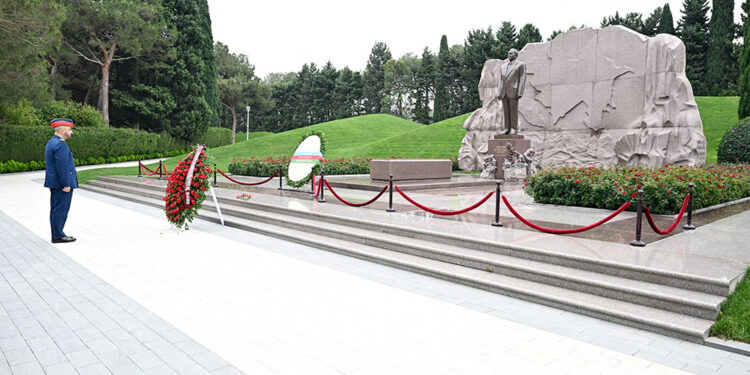 Azərbaycan və BƏƏ HHQ komandanları görüşüb