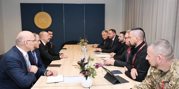 İlham Əliyevin Kopenhagendə Ukrayna Prezidenti ilə görüşü olub